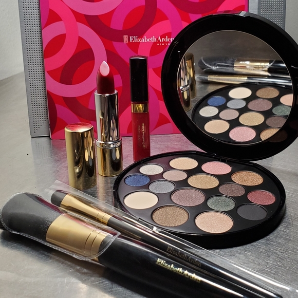 Elizabeth Arden Other - Elizabeth Arden makeup